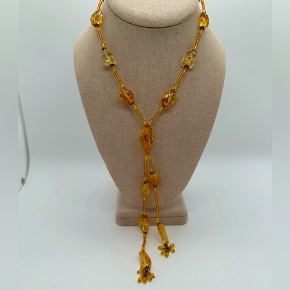 Jewelry - Vintage amber stone beaded dangle necklace